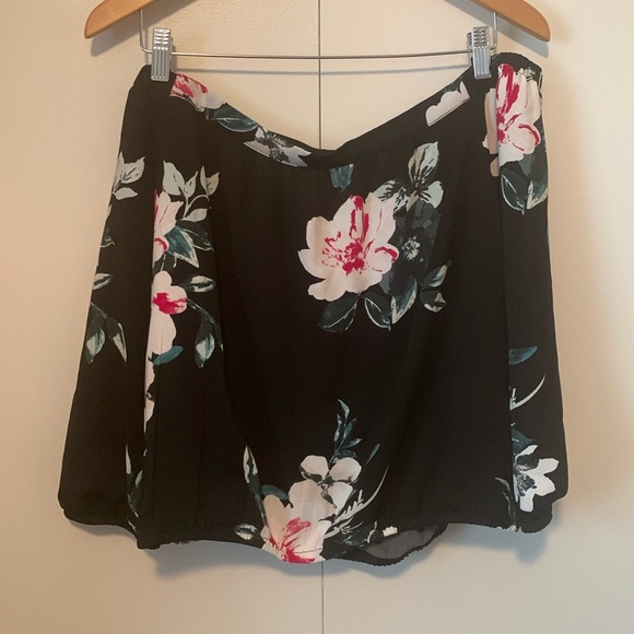 Like New Dynamite Off The Shoulder Black Floral 3/4 Sleeve Top Size Large - Picture 4 of 7